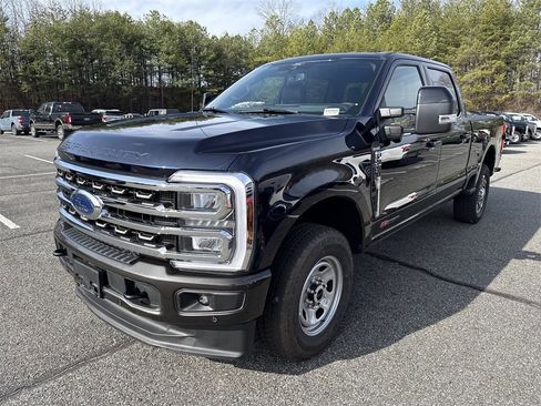 Used 2025 Ford F350 King Ranch w/ FX4 Off-Road Package image 3