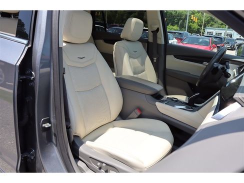 Used 2020 Cadillac XT6 Premium Luxury FWD image 14