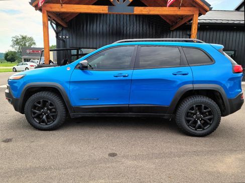 Used 2017 Jeep Cherokee Trailhawk w/ Cold Weather Group AWD/4WD image 21