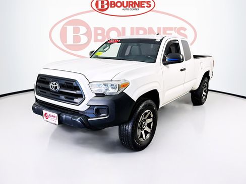 Used 2017 Toyota Tacoma SR image 4
