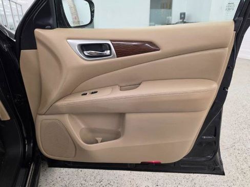 Used 2017 Nissan Pathfinder Platinum AWD/4WD image 30