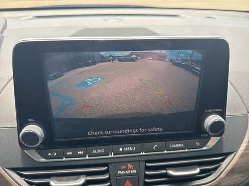 Used 2025 Nissan Altima 2.5 SV FWD image 17