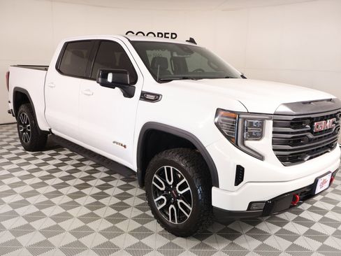 Used 2022 GMC Sierra 1500 AT4 w/ AT4 Preferred Package AWD/4WD image 1