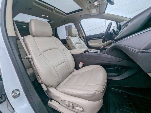 Used 2018 Buick Enclave Essence image 19