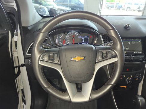 Used 2019 Chevrolet Trax LT w/ LT Convenience Package FWD image 34