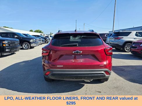 Used 2024 Chevrolet Trax RS w/ Sunroof Package FWD image 4
