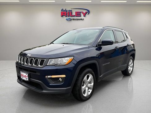 Used 2019 Jeep Compass Latitude w/ Cold Weather Group FWD image 1