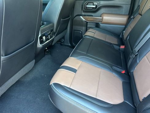 Used 2021 Chevrolet Silverado 1500 High Country w/ Technology Package image 11