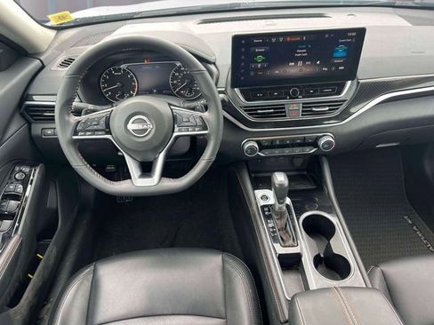 Used 2024 Nissan Altima 2.5 SR w/ SR Premium Package FWD image 13