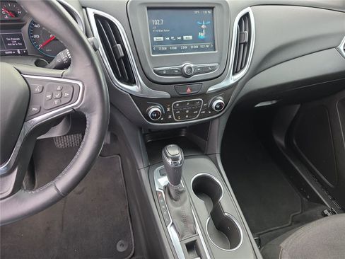 Used 2018 Chevrolet Equinox LT image 28