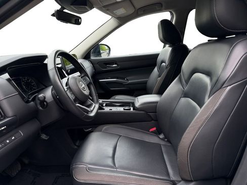 Used 2023 Nissan Pathfinder SL w/ Black Appearance Package AWD/4WD image 9