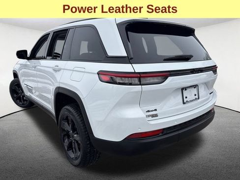 Used 2023 Jeep Grand Cherokee Limited w/ Black Appearance Package AWD/4WD image 10