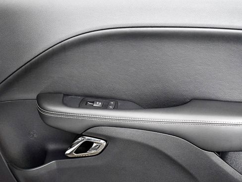 Used 2015 Dodge Challenger SRT Hellcat image 37