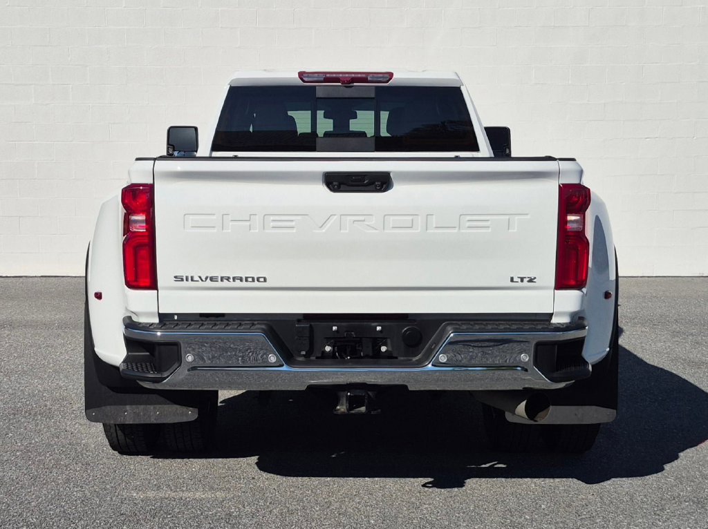 Used 2025 Chevrolet Silverado 3500 LTZ w/ LTZ Plus Package AWD/4WD image 17