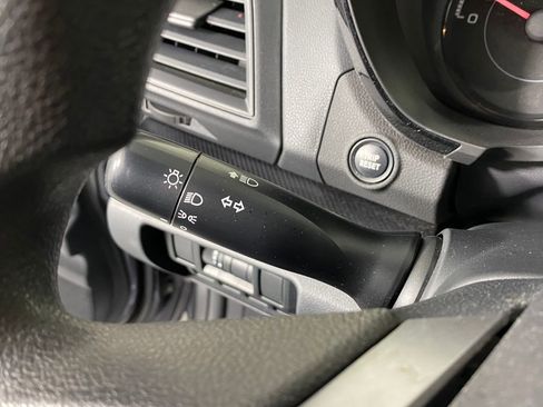 Used 2021 Subaru Crosstrek 2.0i image 17