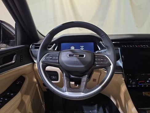 Used 2023 Jeep Grand Cherokee Limited w/ MOPAR Finishing Package AWD/4WD image 11