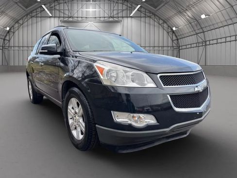 Used 2011 Chevrolet Traverse LT image 4