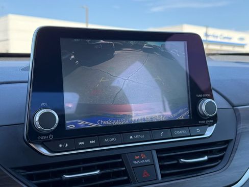 Used 2025 Nissan Altima 2.5 SV FWD image 22