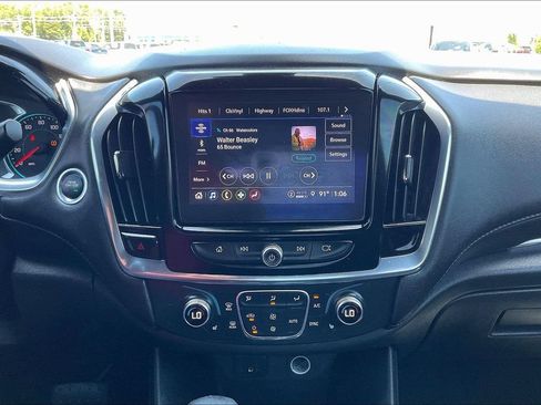 Used 2022 Chevrolet Traverse LT FWD image 21