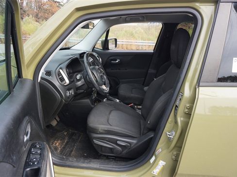 Used 2015 Jeep Renegade Latitude image 2