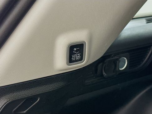 Used 2023 Jeep Grand Cherokee Limited w/ Black Appearance Package image 31