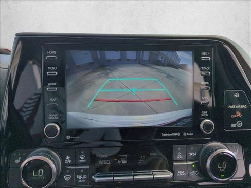 Certified 2020 Toyota Highlander XLE AWD/4WD image 13
