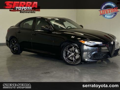 Used 2023 Alfa Romeo Giulia Estrema image 1