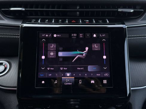 Used 2025 Jeep Grand Cherokee Altitude AWD/4WD image 40