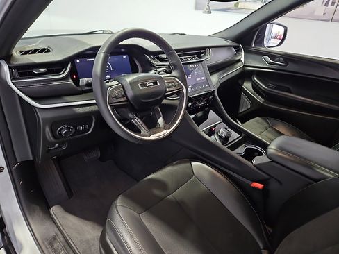 Used 2024 Jeep Grand Cherokee L Altitude image 12
