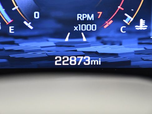 Used 2025 Chevrolet Suburban Z71 image 18