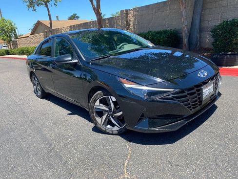 Certified 2023 Hyundai Elantra SEL w/ Convenience Package FWD image 2