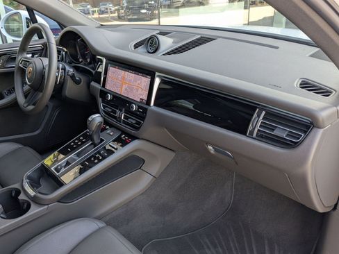 Certified 2026 Porsche Macan AWD/4WD image 25