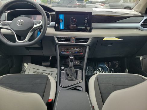 New 2026 Volkswagen Taos SE FWD image 14