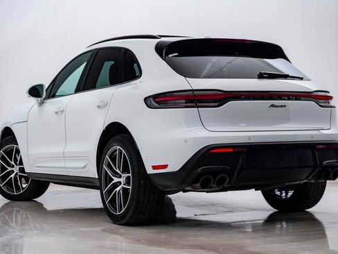Certified 2025 Porsche Macan AWD/4WD image 3
