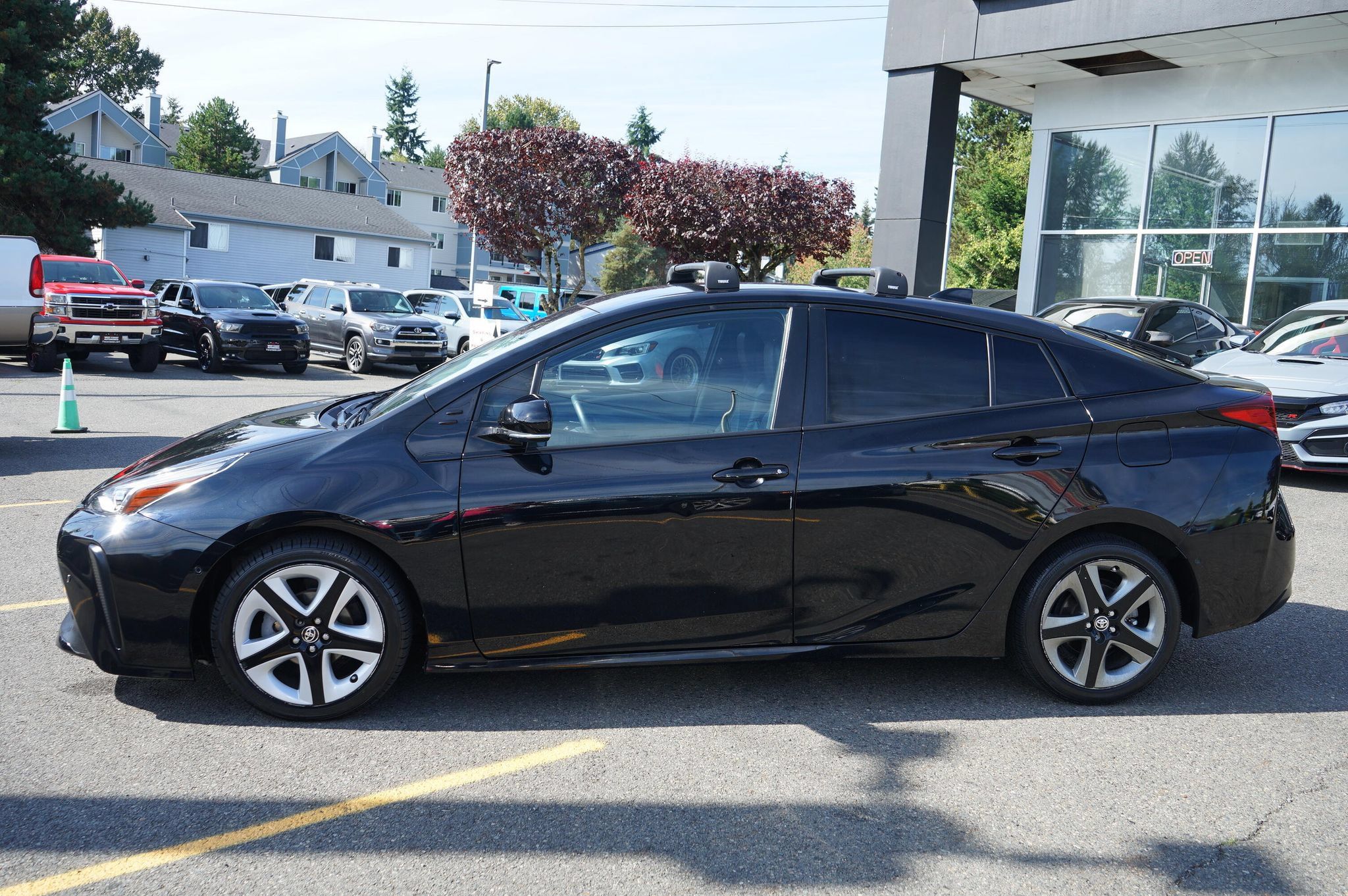 Used 2020 Toyota Prius XLE FWD image 2