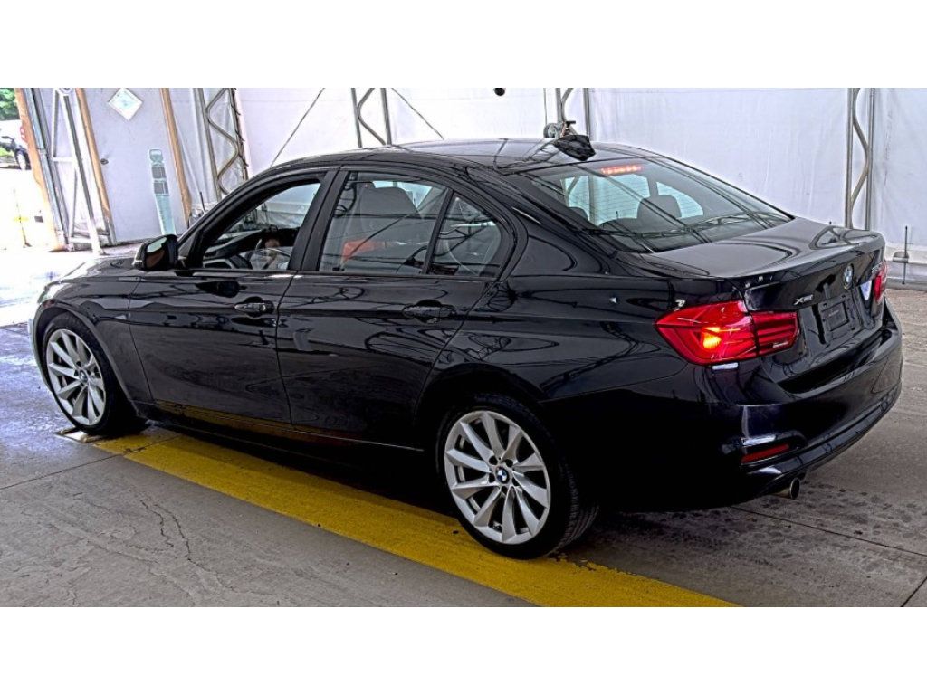 Used 2018 BMW 320i xDrive Sedan AWD/4WD image 3