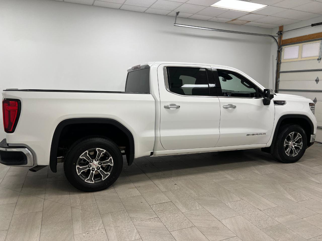 Used 2026 GMC Sierra 1500 SLT RWD image 10