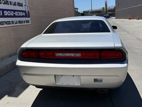 Used 2012 Dodge Challenger SXT RWD image 5