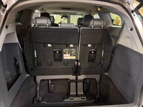 Certified 2024 Toyota Sienna XLE FWD image 19