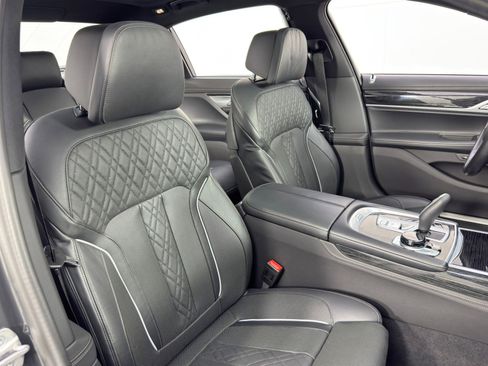 Used 2022 BMW 750i xDrive w/ Executive Package image 44