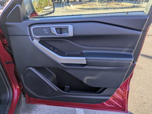 Certified 2022 Ford Explorer XLT w/ Equipment Group 202A image 41