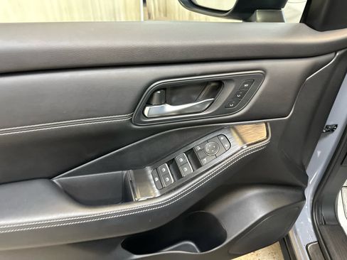 Certified 2025 Nissan Rogue SL w/ Tech Package image 26