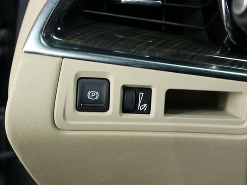 Used 2019 Cadillac XT5 Base image 17