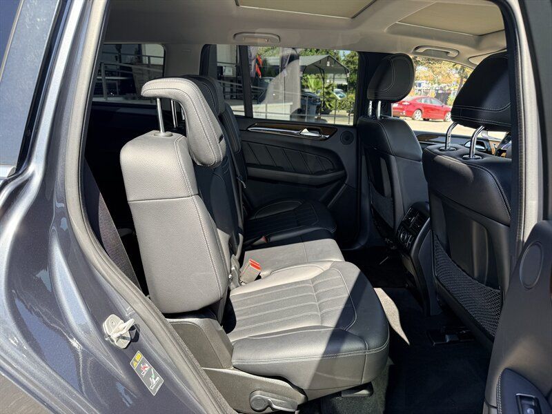 Used 2015 Mercedes-Benz GL 450 4MATIC image 28