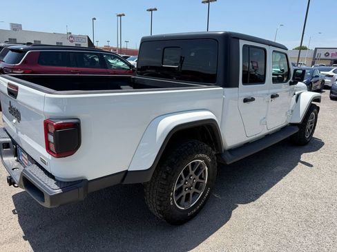 Used 2020 Jeep Gladiator Overland AWD/4WD image 16