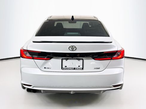 Used 2025 Toyota Camry XSE FWD image 4