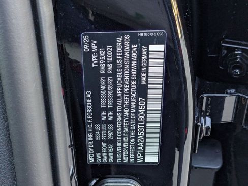Certified 2026 Porsche Macan AWD/4WD image 30