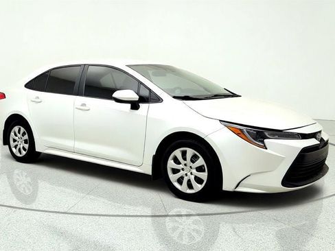 Used 2025 Toyota Corolla LE FWD image 3