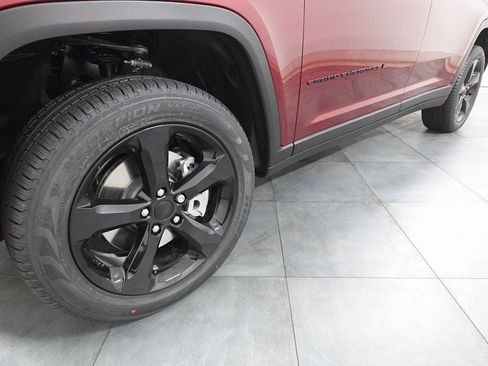 New 2025 Jeep Grand Cherokee L Limited w/ Luxury Tech Group II image 31