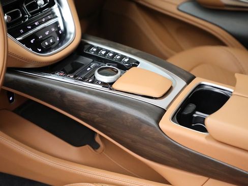 Used 2024 Aston Martin DBX AWD/4WD image 16